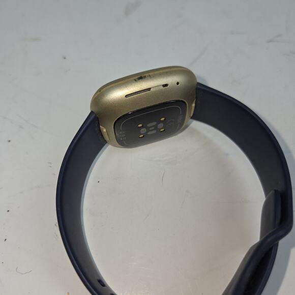 Fitbit Versa 3 Health and Fitness Smartwatch with GPS Soft Gold Athletic Gym - Picture 5 of 12